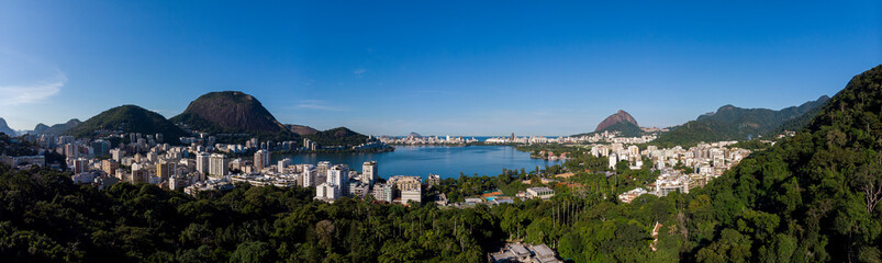 Naklejka premium Wide panorama of the neighbourhoods surrounding the city lake Lagoa Rodrigo de Freitas in Rio de Janeiro
