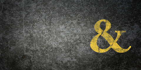 コンクリート壁に「&」