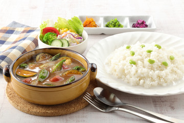 夏野菜カレー　サラダセット　三種の薬味付き