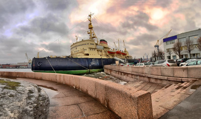 Fototapeta premium Big ship in city