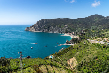 Naklejka premium Blick von oben auf Bucht von Monterosso in Cinque Terre