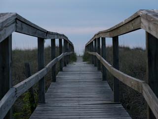 Fototapeta premium cloudy sunset on carolina beach boardwalk in north carolina