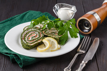 Spinach rolls with smoked salmon and cream cheese