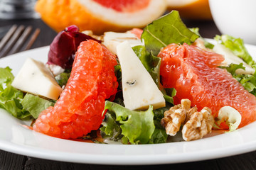 salad with grapefruit, arugula and cheese