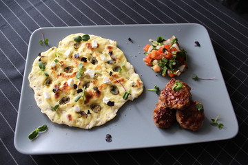 Photo plates with food Afghan flatbread with capers, meatballs and Salsa sauce Top view