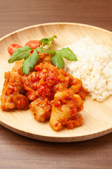 鶏肉のトマト煮とバターライス