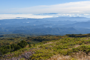 Fototapeta premium 祓川から鳥海山に向かう登山道から見た朝の展望