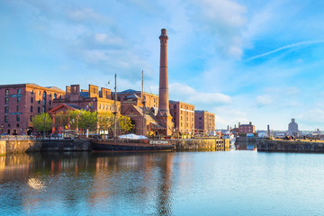 Royal Albert Dock in Liverpool, UK - obrazy, fototapety, plakaty