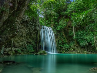 Fototapeta na wymiar Waterfall Erawan National Park at Kanchanaburi Thailand 
