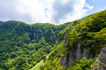 Fototapeta premium 鳥取 船上山 滝 崖 断崖絶壁