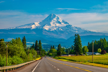 Beautiful Clear Skies Over Mount Hood in Oregon © Jeremy Janus