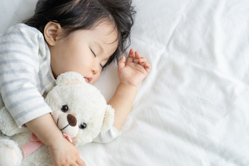 子供　昼寝　睡眠