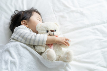 子供　昼寝　睡眠