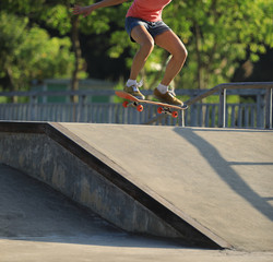 Fototapeta na wymiar Skateboarder skateboarding on skate park