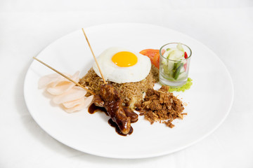 Fried rice with chicken satay, egg and crackers