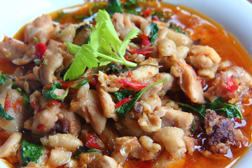  Spicy fried chicken with basil leaves