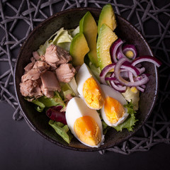 salad with tuna and avocado