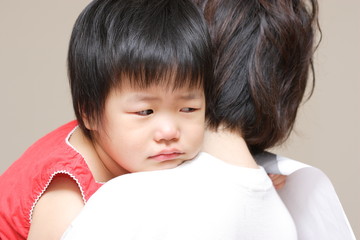 Obraz premium 泣いている可愛い幼児の子供