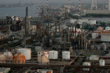 四日市市の石油工場の風景