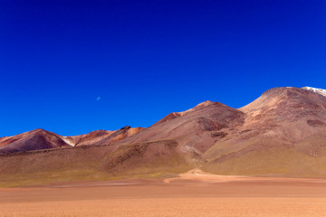 Fototapeta na wymiar The Salvador Dali desert also known as Dali Valley, in the Eduardo Avaroa Park in Bolivia, Andes in South America