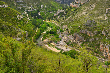 Fototapeta na wymiar La Malène (48210) au fond des Gorges du Tarn, département de la Lozère en région Occitanie, France