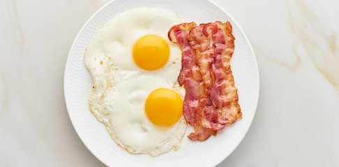 omelet with bacon top view foodmap ketogenic diet banner