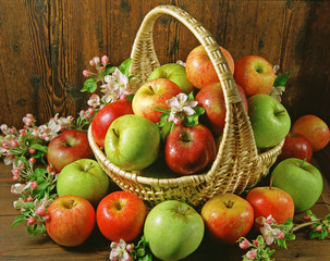 Apples and basket.