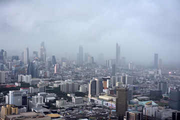 Fototapeta na wymiar View of the city and the sky before the rain