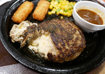 チーズインハンバーグ
