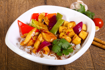 Wok with rice, cheese and tofu