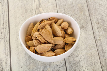 Unpeeled Almonds nuts