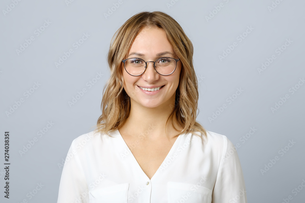 Wall mural Portrait of a happy smiling woman isolated