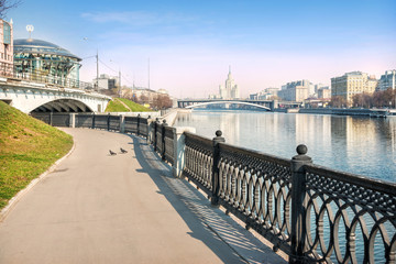 Шлюзовая набережная у Москвы-реки Lock embankment at the Moskva River