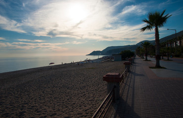  Beautiful view of the beach in Alanya, Turkey, during sunset.