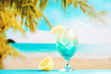 Obraz premium Glass of fresh blue drink with straw and sliced lime