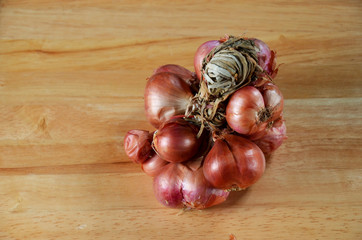 The shallot bunch on the wood plate