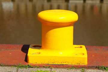 Schiffspoller Poller im Hafen