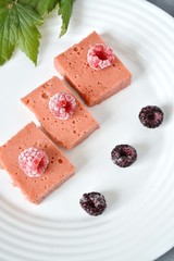 cake with strawberries