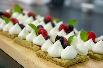  delicious green tea cheese tart with berry