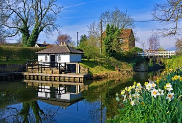 Obraz premium Reflections on Ripon Canal, North Yorkshire
