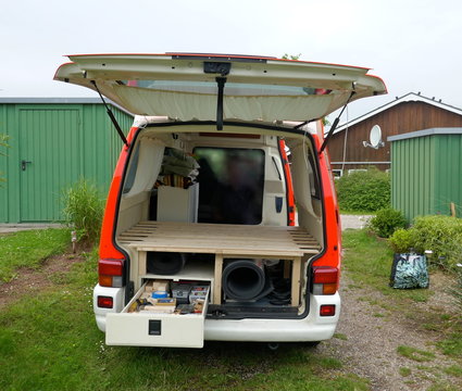 Conversion of a disused ambulance to the motorhome. Installation of a pedestal with storage space, drawers and slatted frame for a bed.