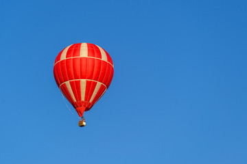 red balloon about the red aerostat