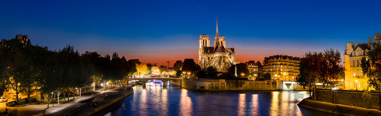 Panorama of The Cathedral of Notre Dame de Paris, France at sunset - obrazy, fototapety, plakaty