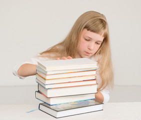 An excellent student looks for information in books.
