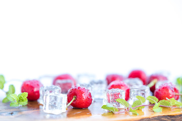 Piękne, dojrzałe i pyszne czerwone czereśnie © Anna Granat