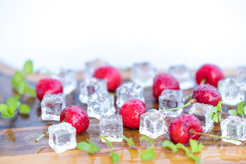 Piękne, dojrzałe i pyszne czerwone czereśnie © Anna Granat