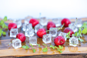 Piękne, dojrzałe i pyszne czerwone czereśnie © Anna Granat