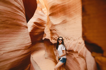 girl exploring the grand canyon in Arizona during the summer - obrazy, fototapety, plakaty