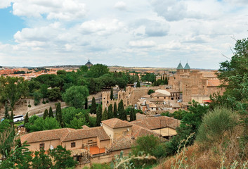 Fototapeta na wymiar panorama of the old city of Toledo