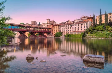 Cercles muraux Ponte Vecchio Bassano del Grappa during the sunset with city reflections on Brenta River